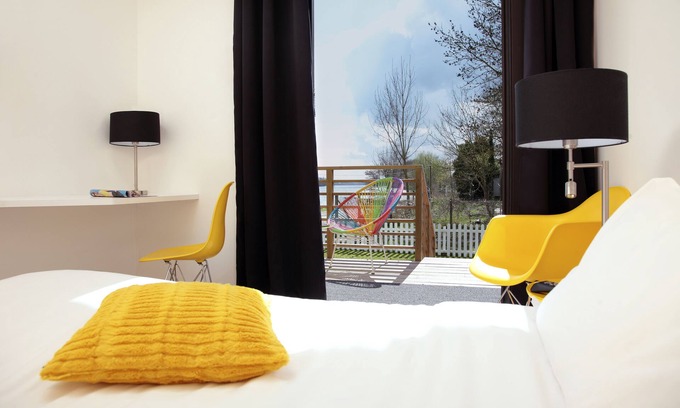 Saint-Pierre-la-Garenne Hotel | Les Canisses