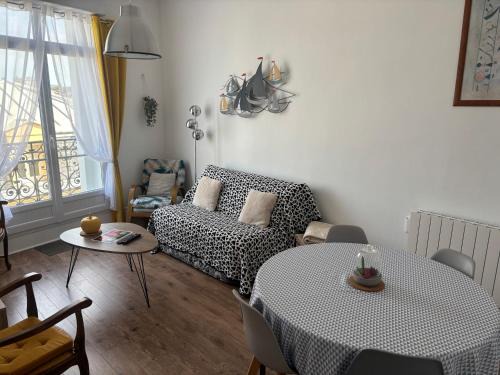 Wimereux Apartment | les caryathides