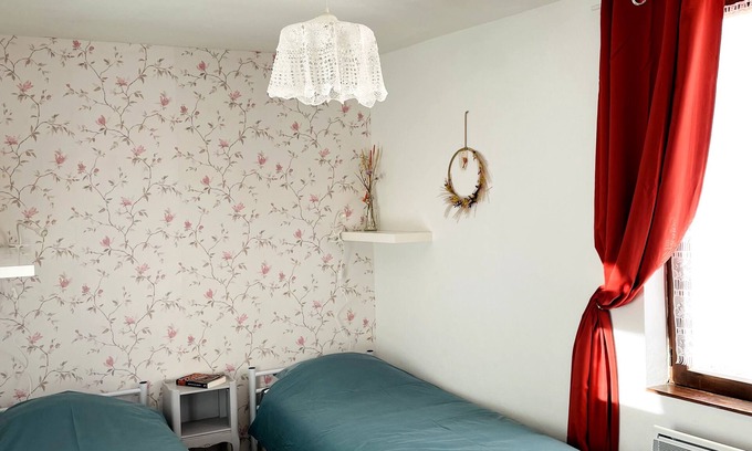 Saint-Julien-d'Arpaon Bed & Breakfast | Les Copains à Bord - The Moulin room