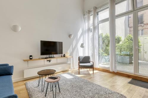 Quartier des Grandes-Carrieres Apartment | Les Cottages de Montmartre - Secret Courtyard