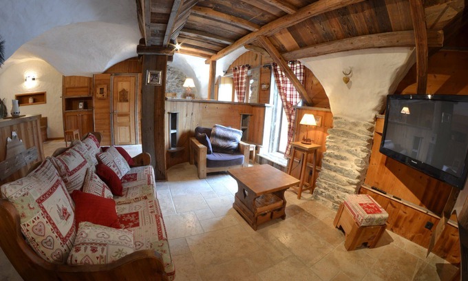 Vaujany Apartment | Les Coutegas - Two Bedroom Apartment, Sleeps 6
