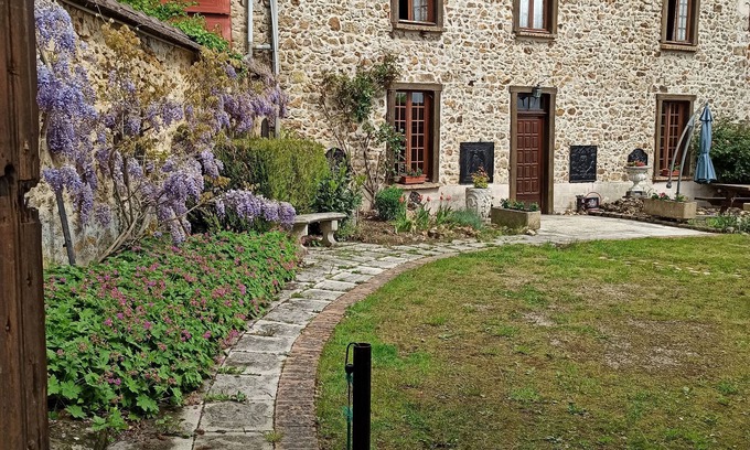 Ville-en-Selve Cottage | Les Dames de France.