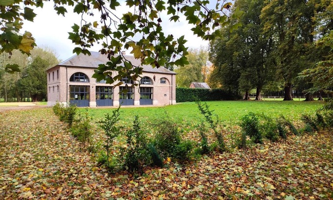 Saint-Jean-du-Cardonnay House | Les Ecuries de Diane