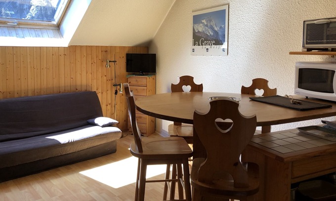 La Grave Apartment | Les Enfetchores n°81 - Cozy studio, view of la Meije, 150m from cabel car