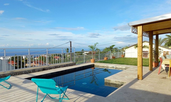 Petite-Ile House | LES FLEURS DE JADE - Maison face à la mer avec piscine