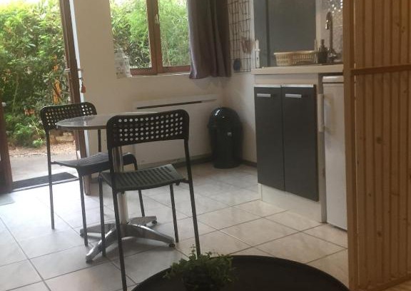 Les Cheres Apartment | LES GITES CHEROIS agréable RDC maison- 2 personnes