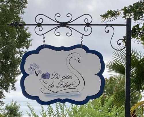 Lussac House | Les Gites de Pilot