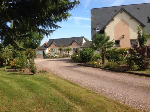 Saint-Germain-Village House | les gites du gr224