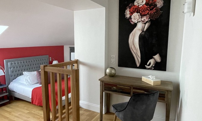 Savigny-les-Beaune Bed & Breakfast | Les Groseilles-Double room-Classic-Ensuite with Shower-Vineyard view