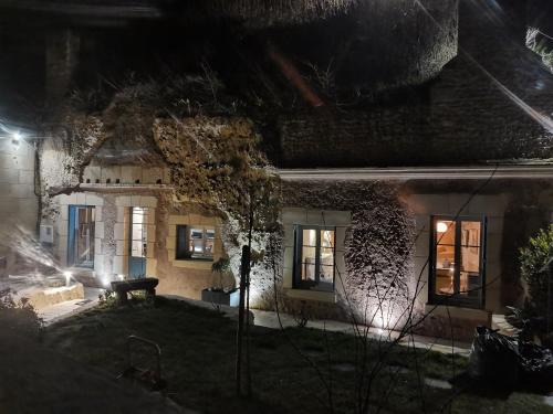 Troo House | Les Iris - gîte insolite troglodytique