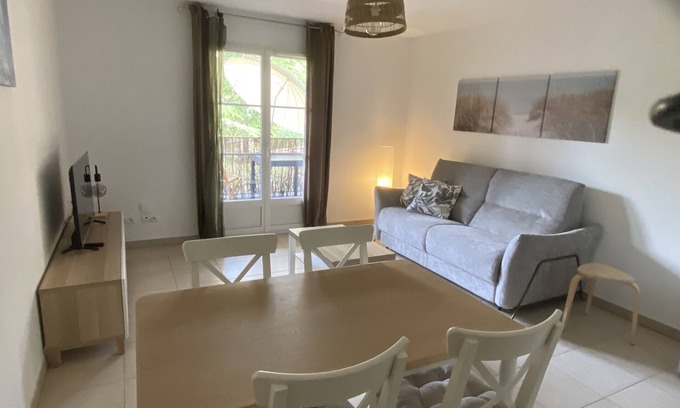 La Croix-Valmer Cottage | Les Jasmins, Gîte dans résidence,terrasse, piscin