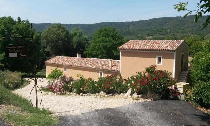 Moustiers-Sainte-Marie Bed & Breakfast | "Les Lauriers" chambre indépendante avec terrasse privée