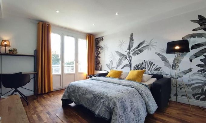 Chateauroux Apartment | Les Lucioles - balcon - calme