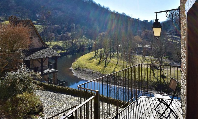 Belcastel House | Les Oiseaux De Belcastel, family house