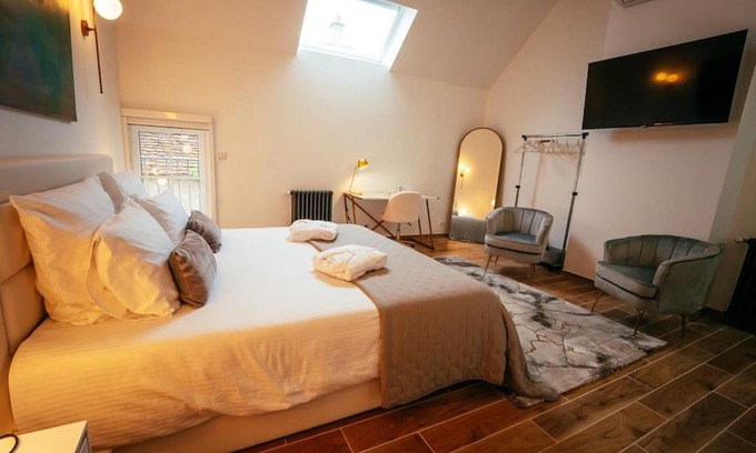 Montigny-le-Gannelon House | Les Pinsons