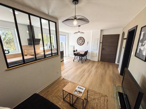 Thanville Apartment | Les Reflets du Château - Parking Gratuit - Cosy & Moderne - Route des vins