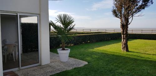 Saint-Georges-de-Didonne Apartment | Les Rochers de Vallières, Appartement de 35 m2 avec 1 chambre, Terrasses, Jardin 140 m2, Vue panoramique face à l'Océan !