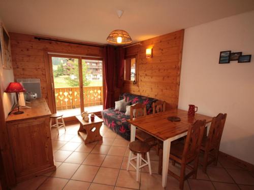 Les Saisies Apartment | Les Saisies: Bel appart 2P-Cabine, 6 pers, Wifi, balcon, parking - FR-1-293-111