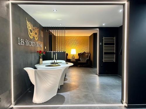 Bonneville Apartment | LES SECRETS ROOMS - BONNEVILLE - LOVE ROOM 130m2 - SPA PRIVATIF