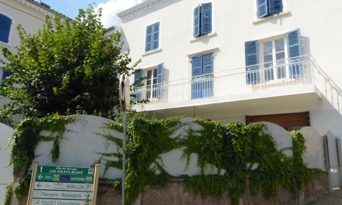 Le Perreon House | Les Volets Bleus