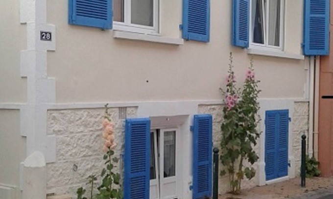 Les Sables d'Olonne House | Les Volets Bleus Maison de Pêcheur Entre Port et Plage