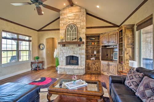 Weston House | Less Than 3 Mi to Texas Tulips Pilot Point Home with Patio
