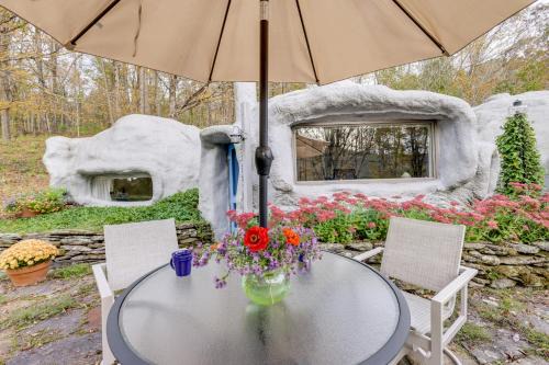 Sandgate House | Less Than 6 Mi to Arlington Whimsical Stone Abode!