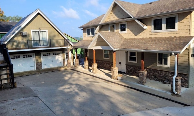 Linn Creek House | Let your family getaway begin at your waterfront home, minutes from attractions!