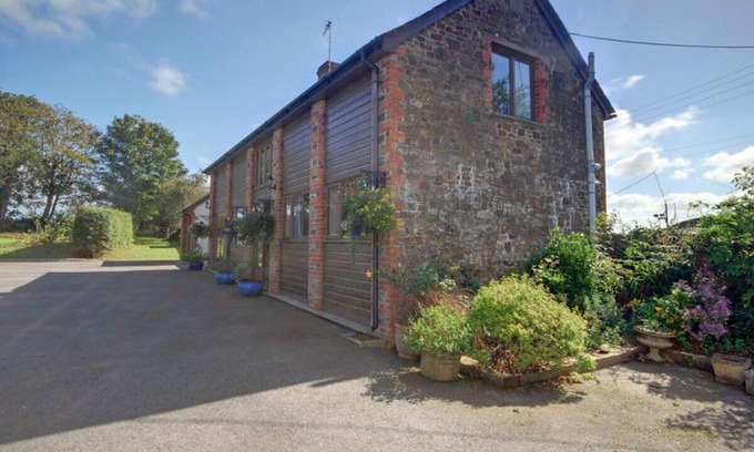 Bradworthy House | Leyland Barn - Two Bedroom House, Sleeps 4