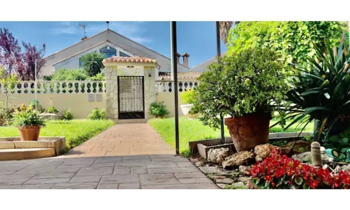 Almarda Apartment | Lezardiere House | Near beach | Large garden & BBQ
