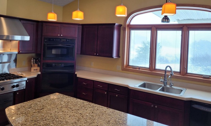Acme House | Lg. home on golf course, 2-3 miles from TC horse shows