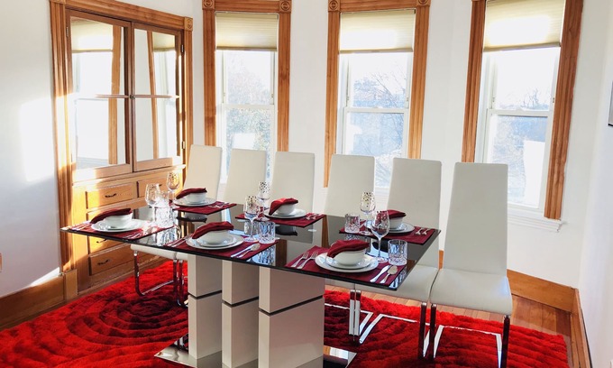 Dorchester Condo | Lg Suite for up to 8 ppl/1 floor