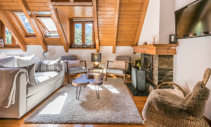 Arties Apartment | Liat by Totiaran