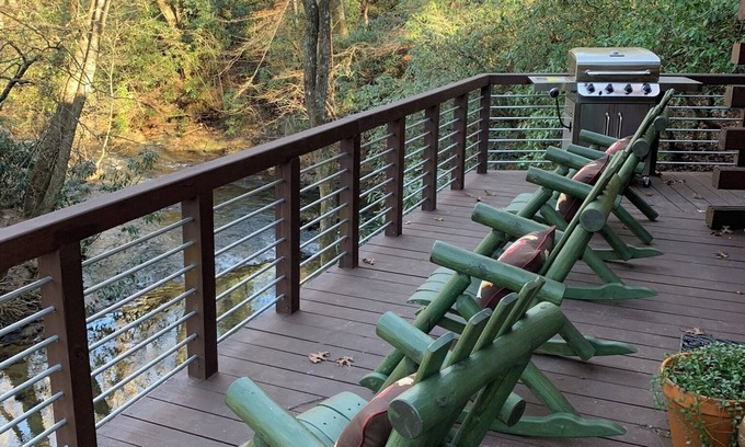 Cashes Valley House | Lickskillet Lodge 4bd/2bath ON FIGHTINGTOWN CREEK, Trout