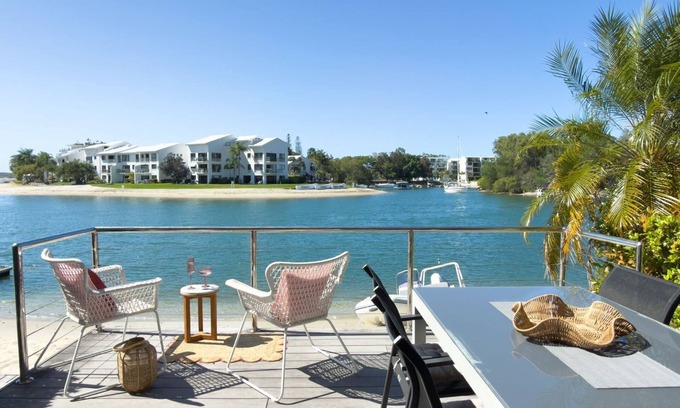Noosaville Apartment | Life doesn't get Much Better at this Noosa River Front Townhouse