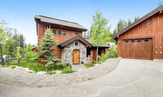 Tamarack Resort Apartment | Lift Side Chalet .