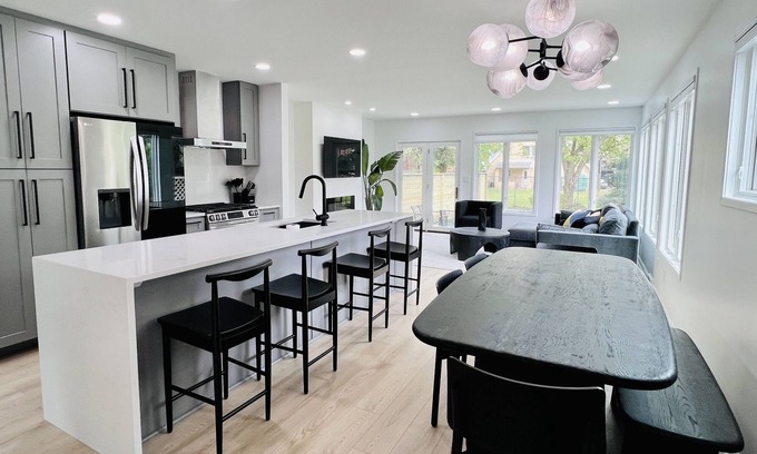 Bloomfield House | Light-Filled 3BR Home Best Area