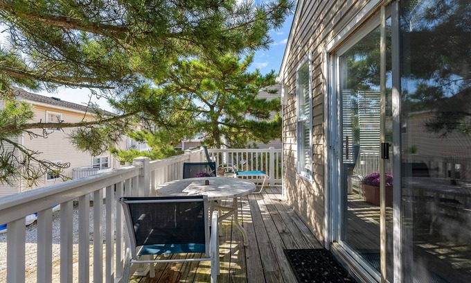 Townsend's Inlet Cottage | Light filled carriage house with gorgeous wrap around deck, ready for a perfect vacation getaway.