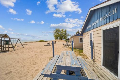Oscoda House | Light-Filled Near the Shore