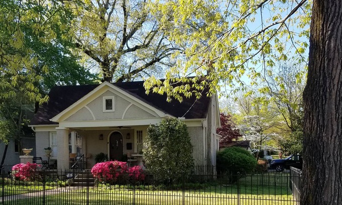 Heights Cottage | Like a Parisian apt.