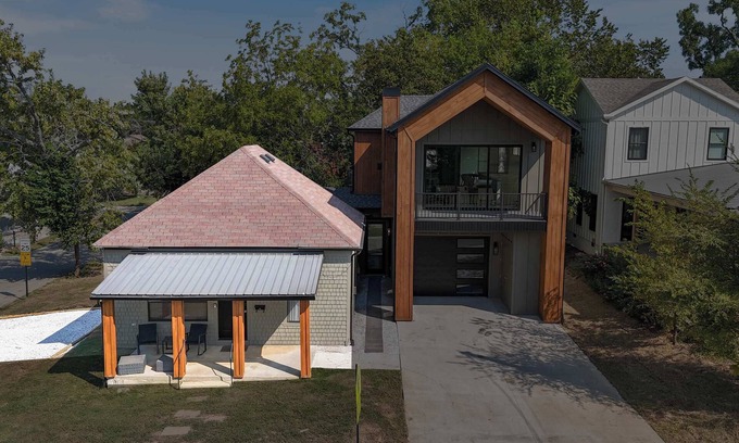 Downtown House | Lil' Bennie-1/2 mi to Slaughter Pen Trails