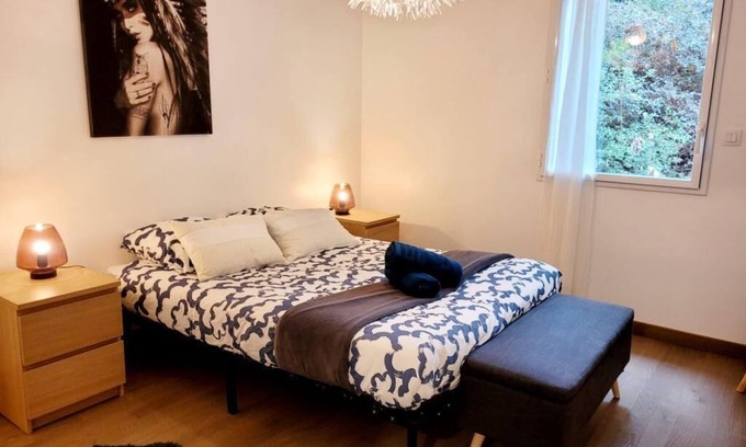 Waldeck-Sully Apartment | Lil Bretech: Terrace and covered parking