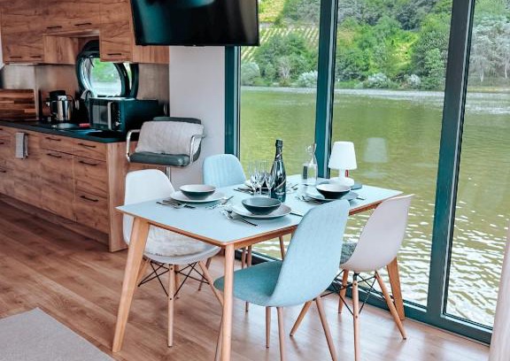 Polich Boat Rental | Lilly das Hausboot