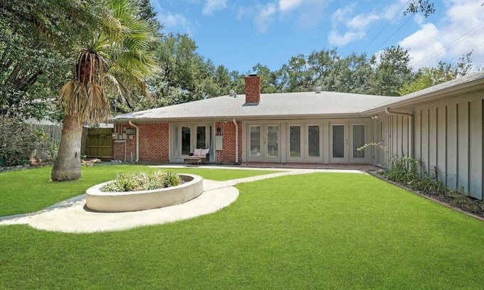 Houston House | Lilly’s Maison #7 Medical Center/Galleria/NRG