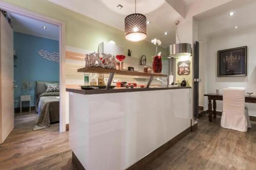 San Teodoro Apartment | Lily's House, terrace and FREE Parking near Harbor