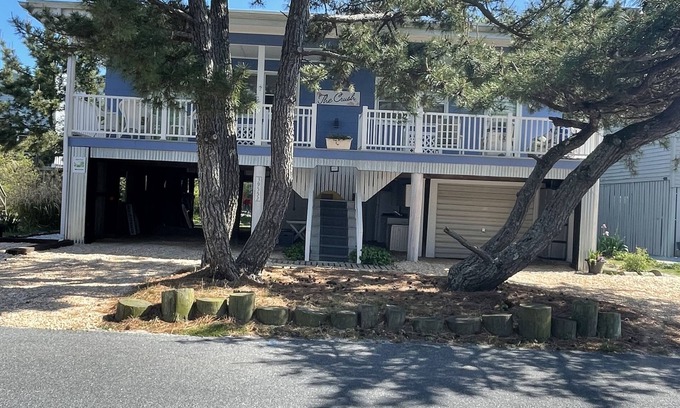 Bethany Beach Apartment | Lime Crush.Sweet studio apartment a 1/2 block to a private beach.