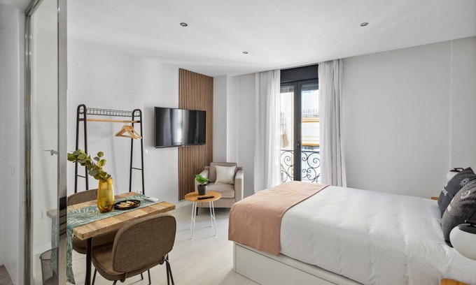 Barrio de La Latina Apartment | Limehome Madrid Calle de la Paloma