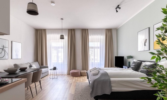 Villach Apartment | limehome Villach | Suite XL with sofa bed