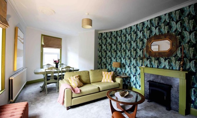 Lincoln Apartment | Lincoln Apartment freshly renovated common views