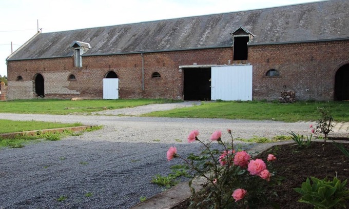 Beaurevoir House | Linen room with free private parking